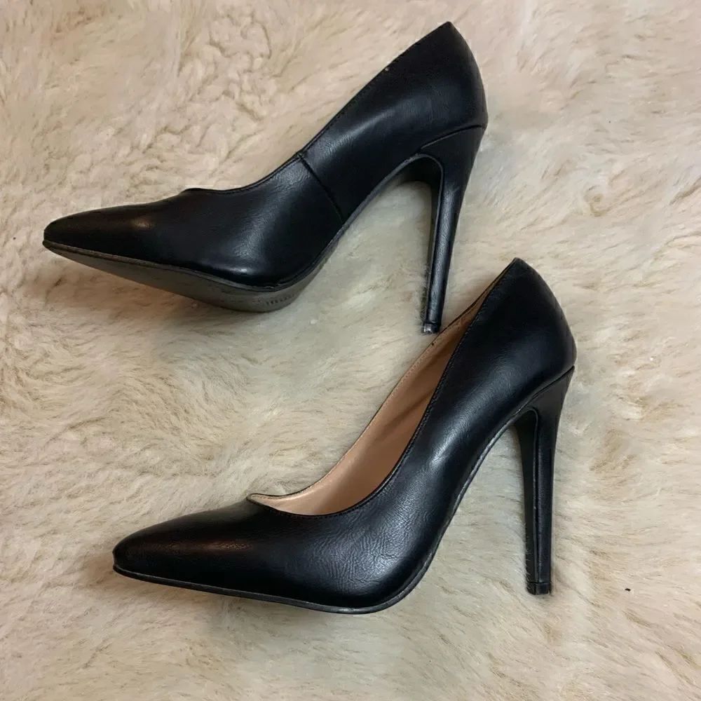 Journee Collection Black Heels size 7 - Picture 2 of 8